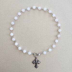 WHITE NECKLACE W/ 925 CROSS--16"